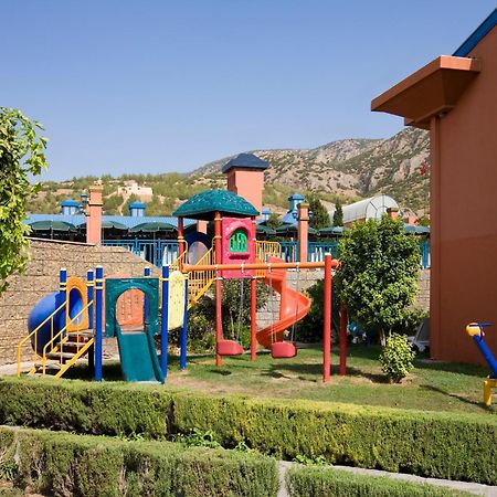 Spa Hotel Colossae Thermal Karahayit  Buitenkant foto Playground at the hotel