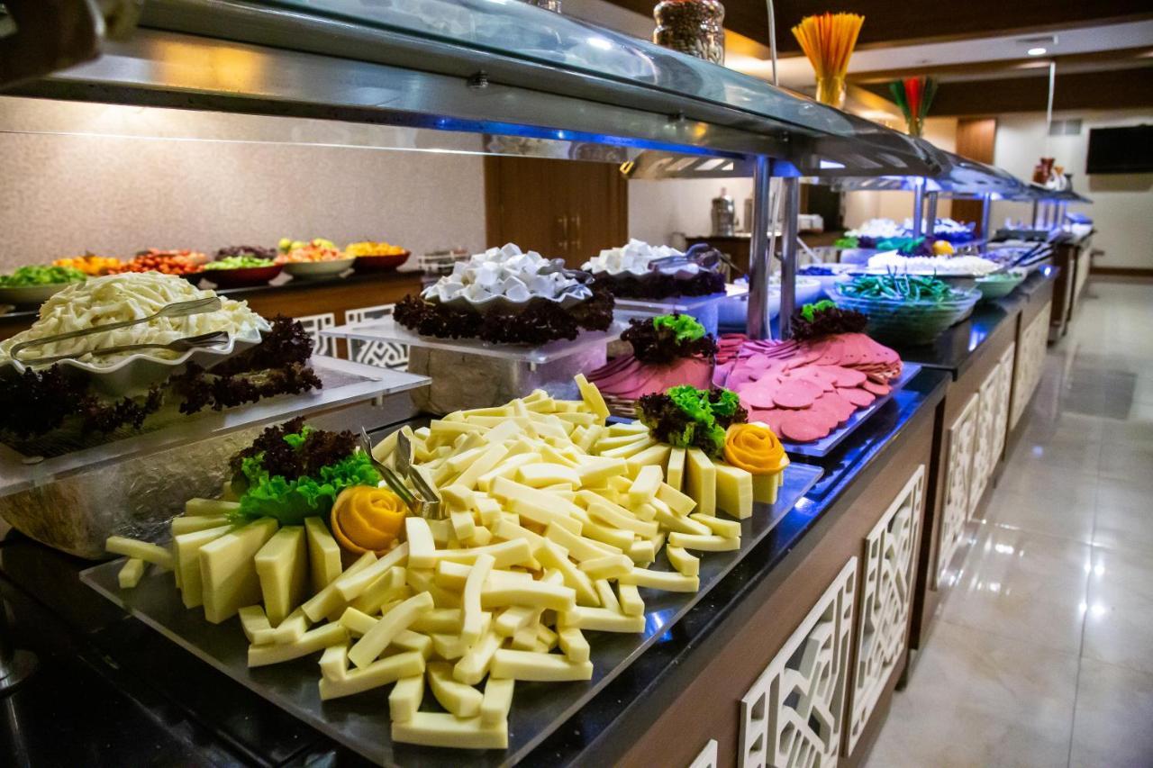 Spa Hotel Colossae Thermal Karahayit  Buitenkant foto A cheese display at a buffet
