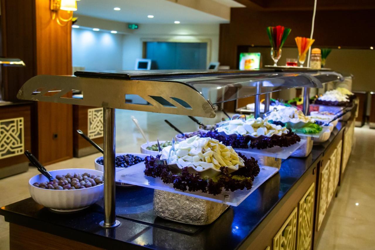 Spa Hotel Colossae Thermal Karahayit  Buitenkant foto A salad bar