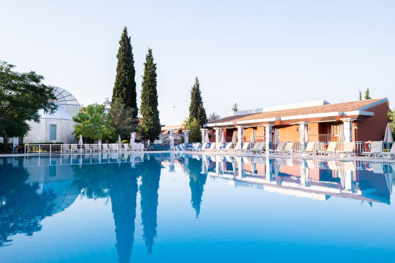 Spa Hotel Colossae Thermal Karahayit  Buitenkant foto The pool at the hotel