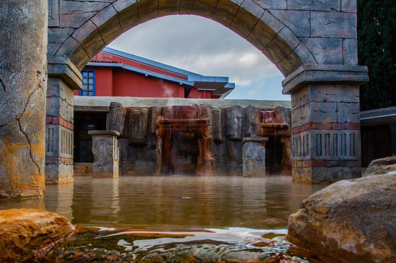 Spa Hotel Colossae Thermal Karahayit  Buitenkant foto The hot springs at the resort