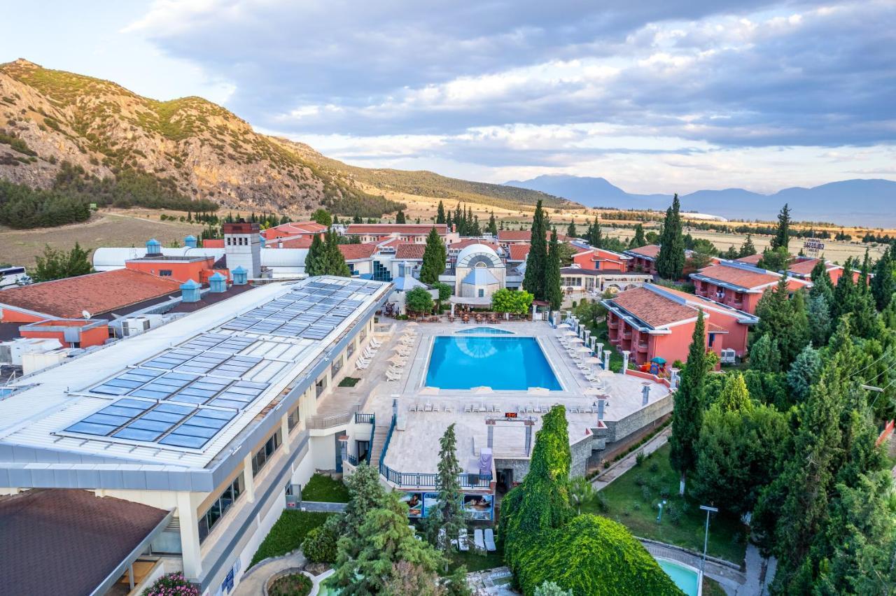 Spa Hotel Colossae Thermal Karahayit  Buitenkant foto The campus of the University of Patras