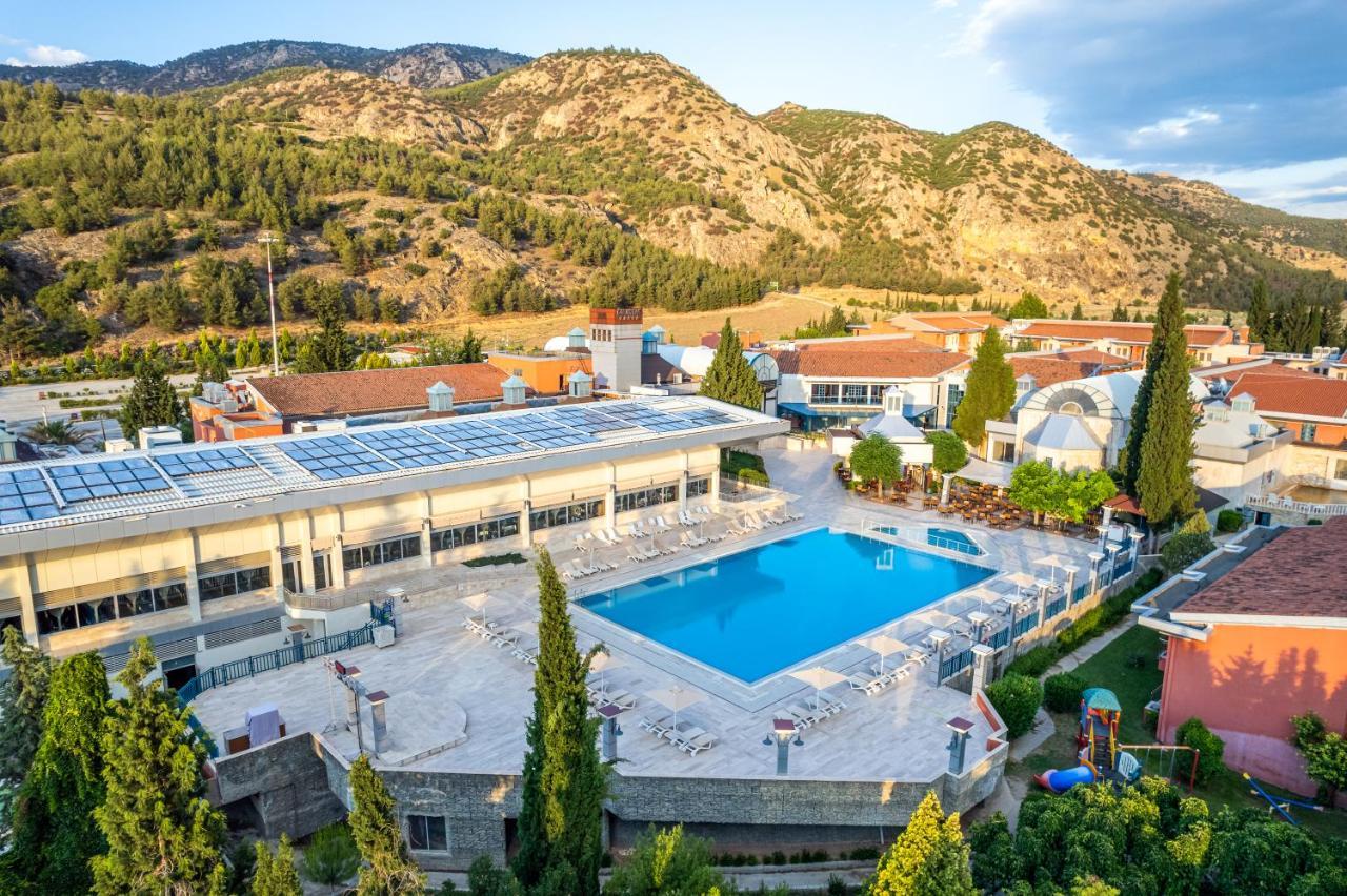 Spa Hotel Colossae Thermal Karahayit  Buitenkant foto The campus of the University of Patras