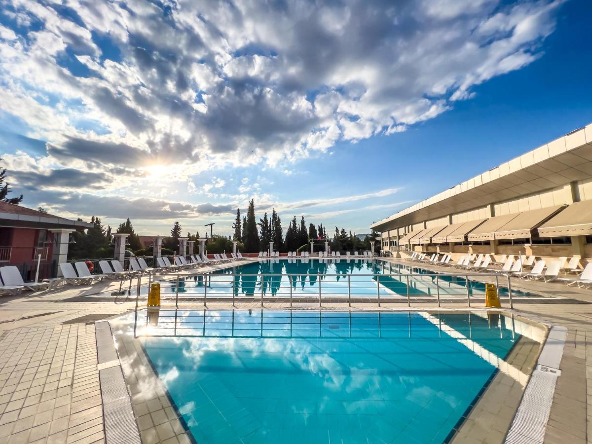 Spa Hotel Colossae Thermal Karahayit  Buitenkant foto The pool at the Athens Olympic Stadium