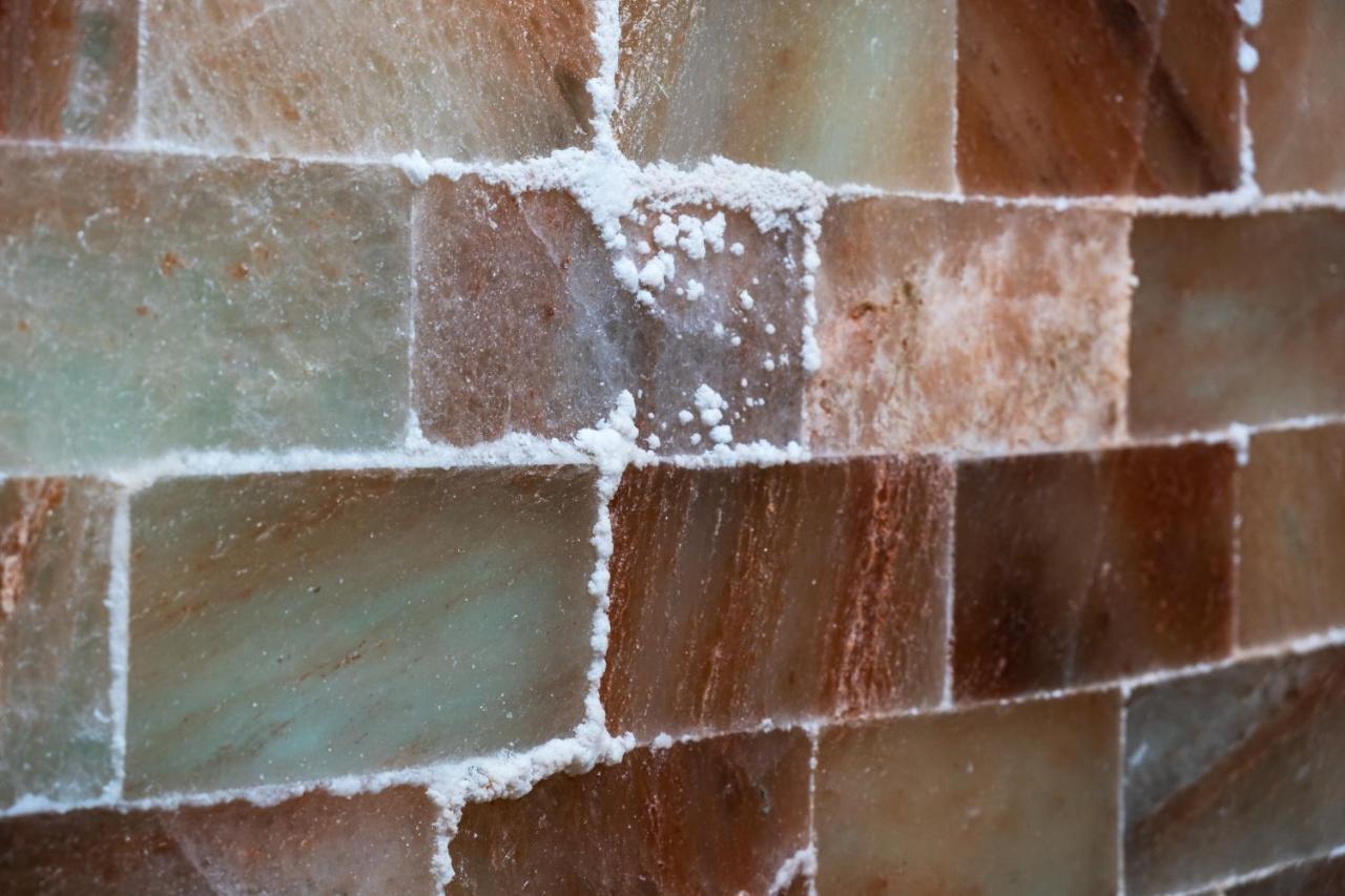 Spa Hotel Colossae Thermal Karahayit  Buitenkant foto Salt crystals on a wall
