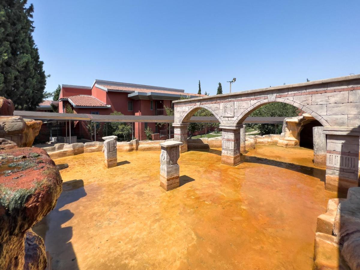Spa Hotel Colossae Thermal Karahayit  Buitenkant foto The Roman baths of Chaponval