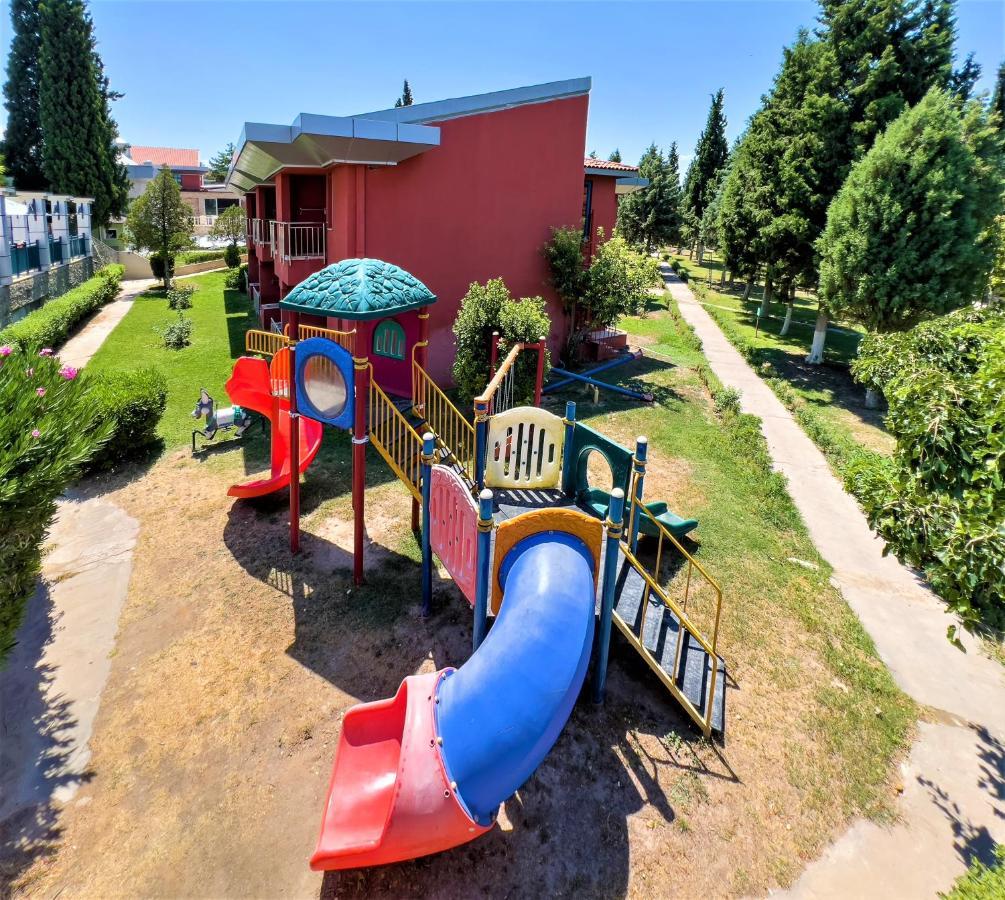Spa Hotel Colossae Thermal Karahayit  Buitenkant foto Playground in the village