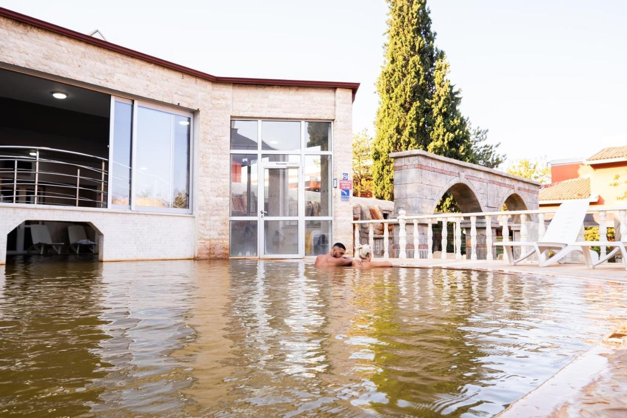 Spa Hotel Colossae Thermal Karahayit  Buitenkant foto The spa town of Varvarovski